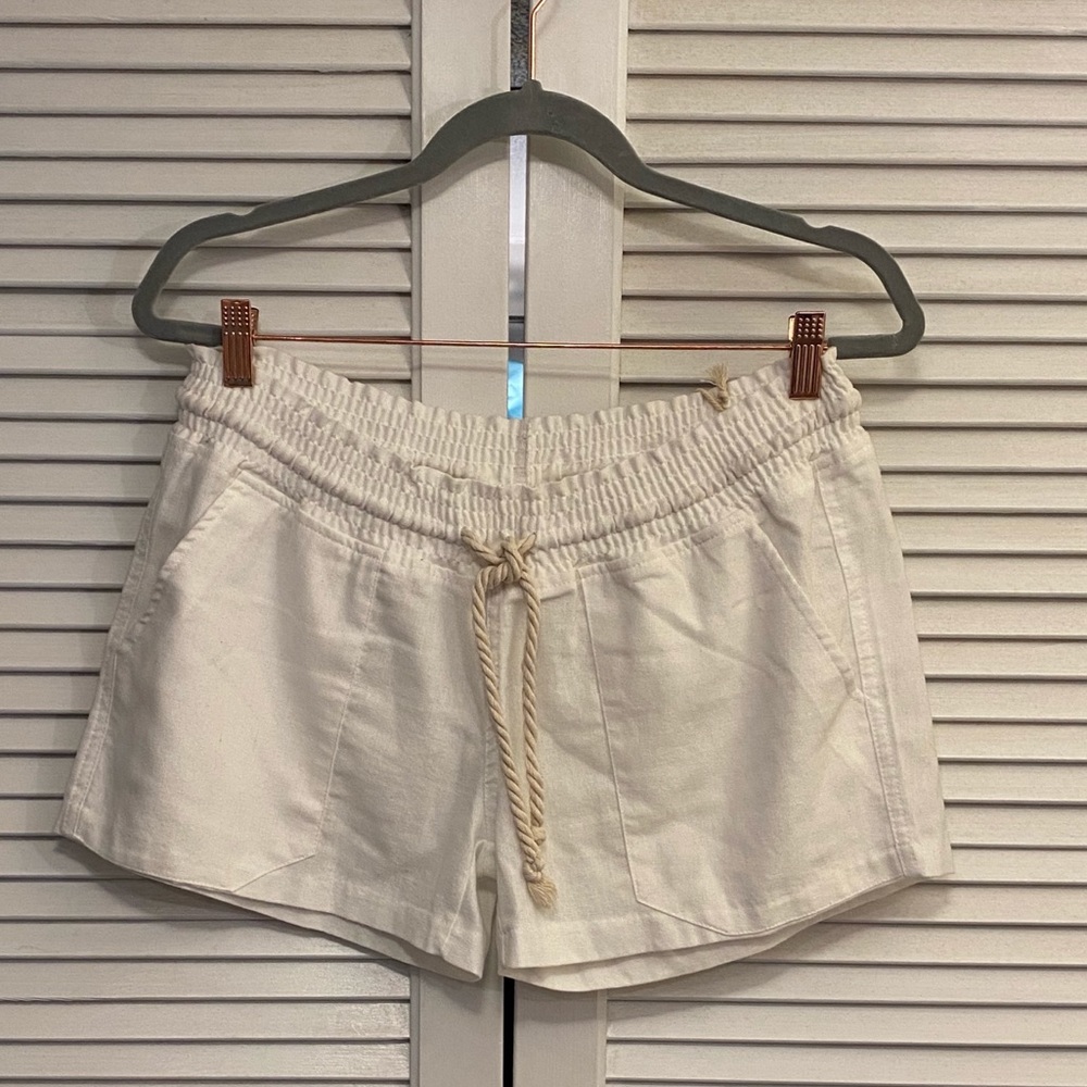 White Linen Drawstring Beachy Shorts w/ Rope Tie.